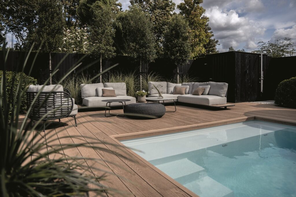 Linda Exclusieve tuinen Het Communicatiemeisje- Luxury Gardens Platform 1