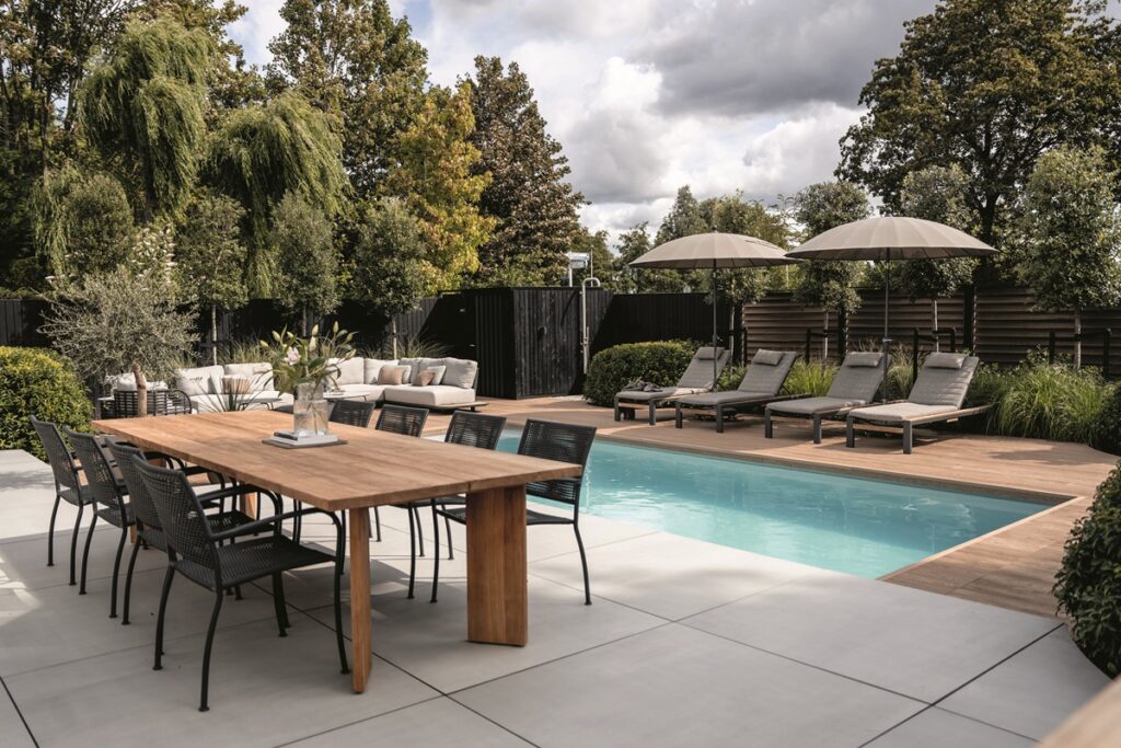 Linda Exclusieve tuinen Het Communicatiemeisje- Luxury Gardens Platform