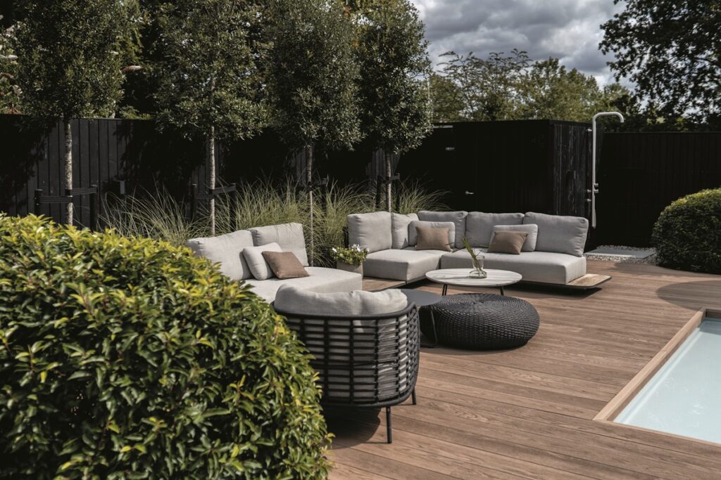 Linda Exclusieve tuinen Het Communicatiemeisje- Luxury Gardens Platform 2