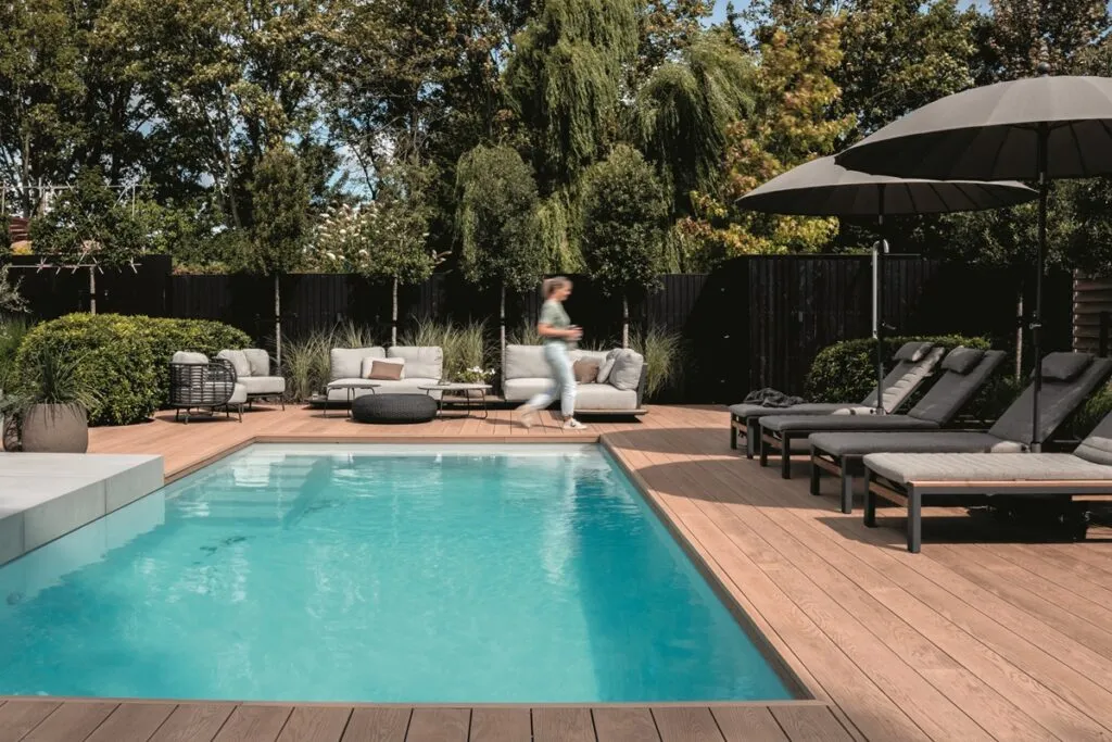 Linda Exclusieve tuinen Het Communicatiemeisje- Luxury Gardens Platform 3