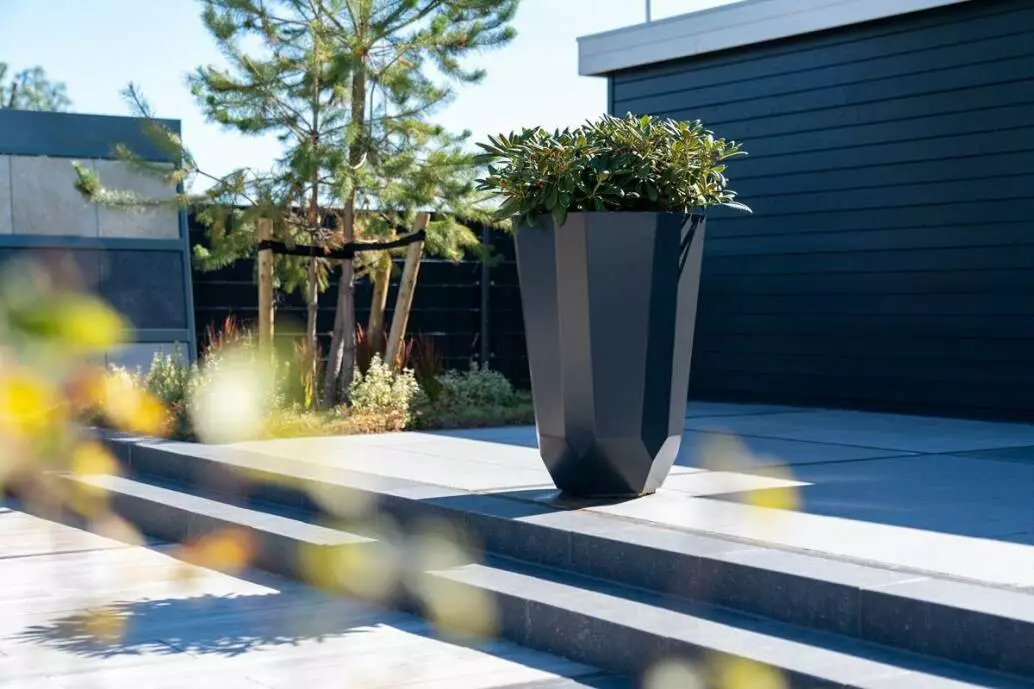 Adezz Facet Twaalfhoekige plantenbak - Luxury Gardens Platform