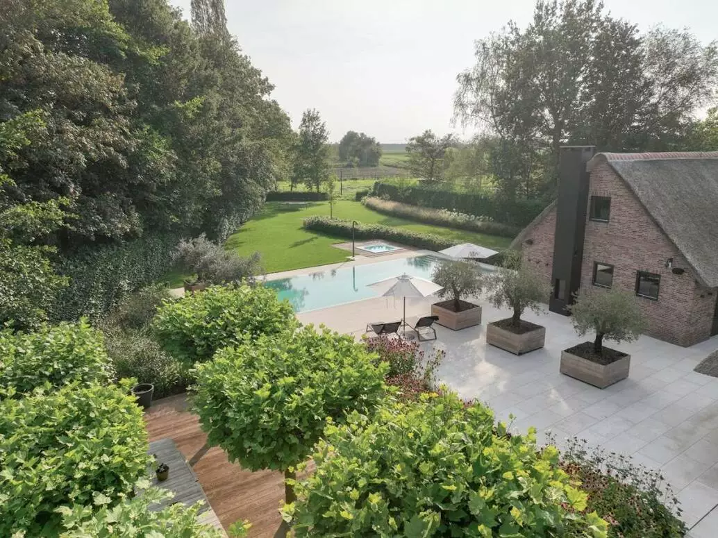 Michel Verhoeven Tuinarchitect - VSB Wellness - Luxury Gardens Magazine 1