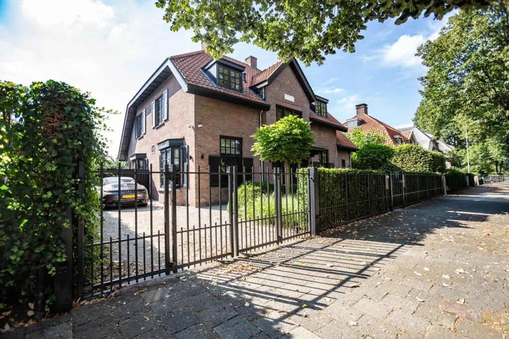 DJS Hekwerken - Klassieke Poort - Luxury Gardens Platform