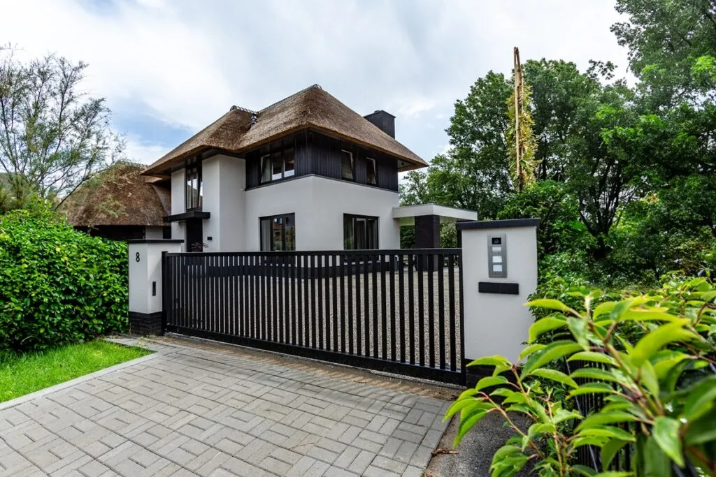 DJS Hekwerken - Landelijke poort - Luxury Gardens Platform 