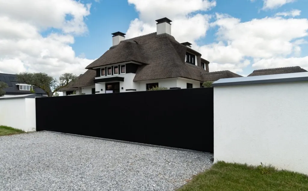 DJS Hekwerken - Moderne poort - Luxury Gardens Platform