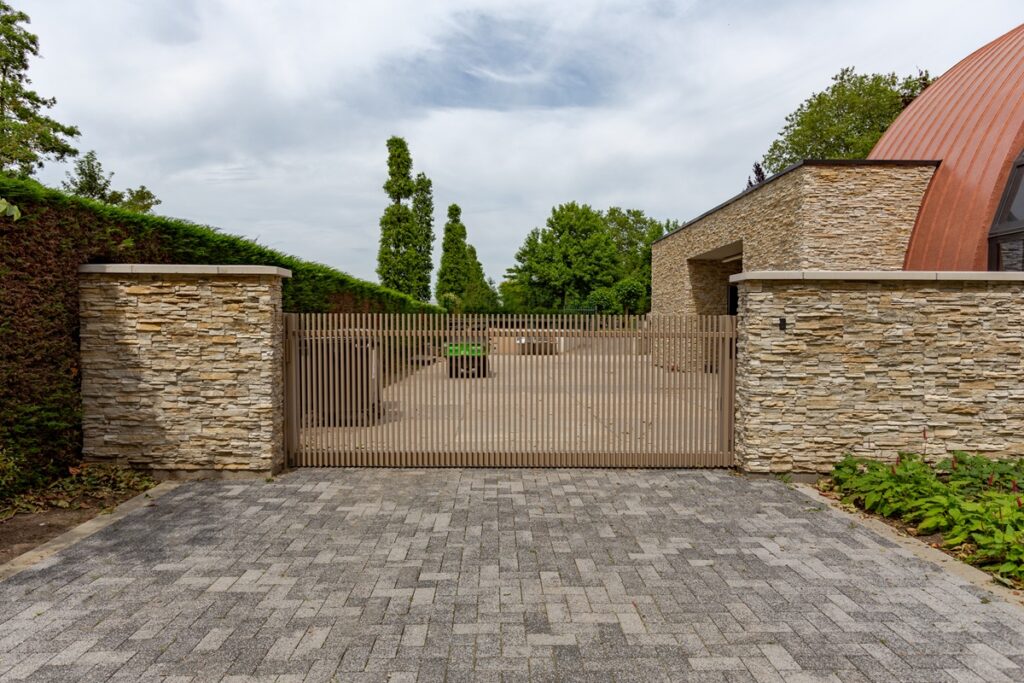 DJS Hekwerken - Moderne poort - Luxury Gardens Platform 
