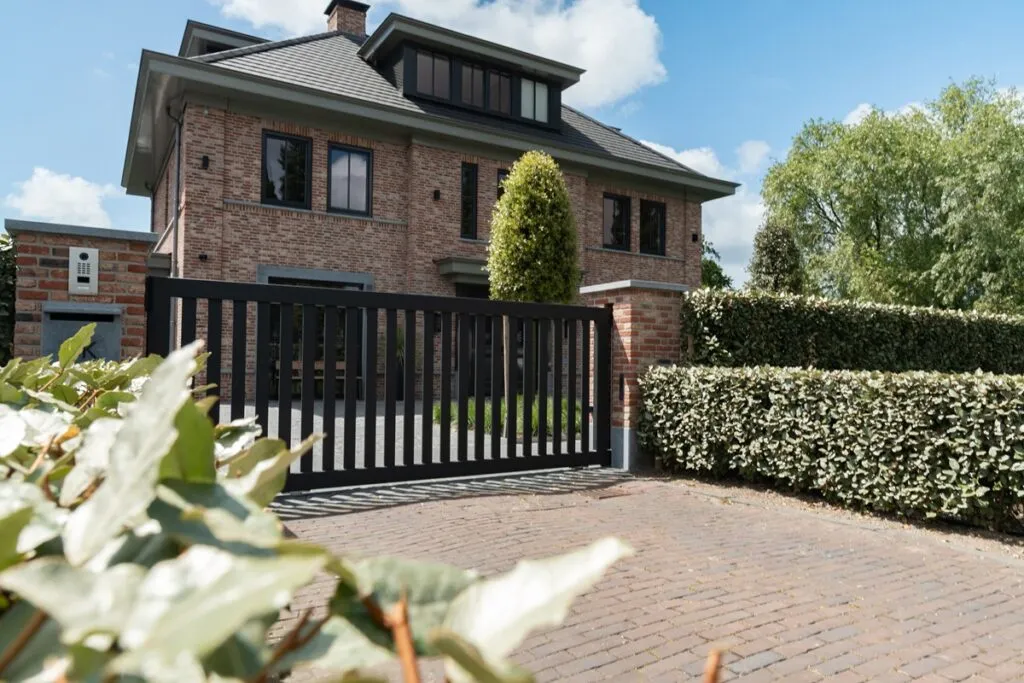 DJS Hekwerken - Tijdloze poorten - Luxury Gardens Platform 