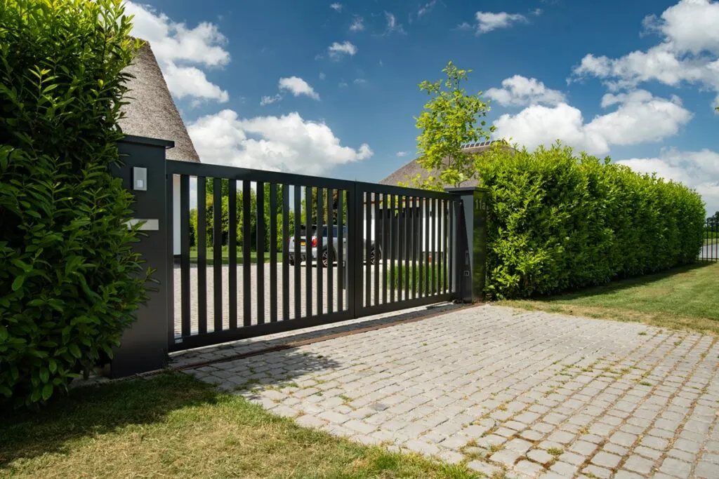 DJS Hekwerken - Tijdloze poorten - Luxury Gardens Platform 