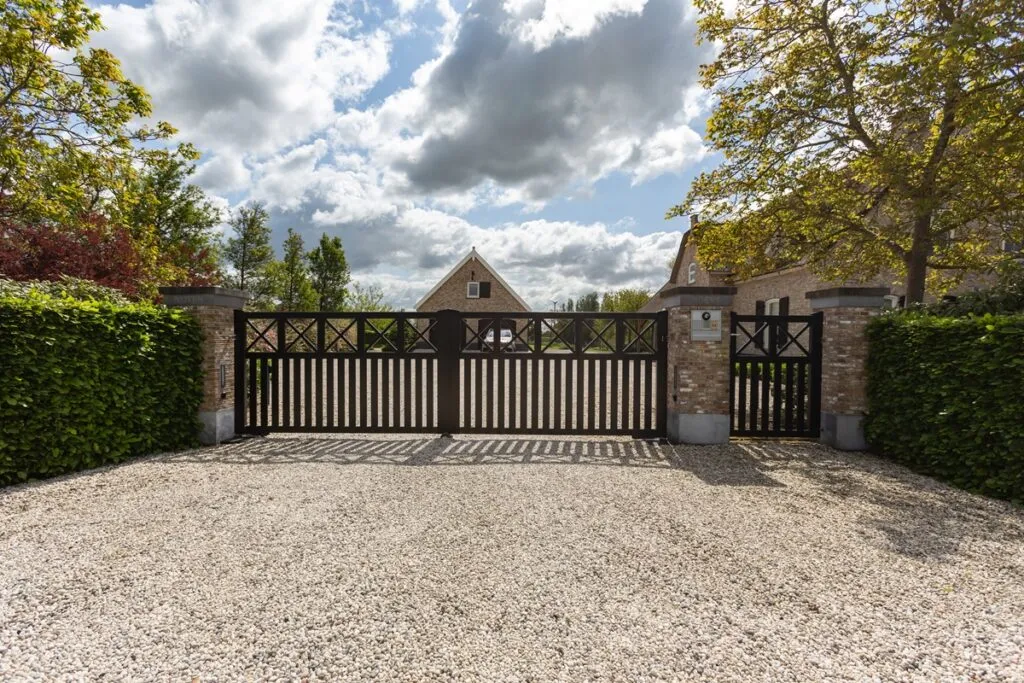 DJS Hekwerken - Tijdloze poorten - Luxury Gardens Platform 