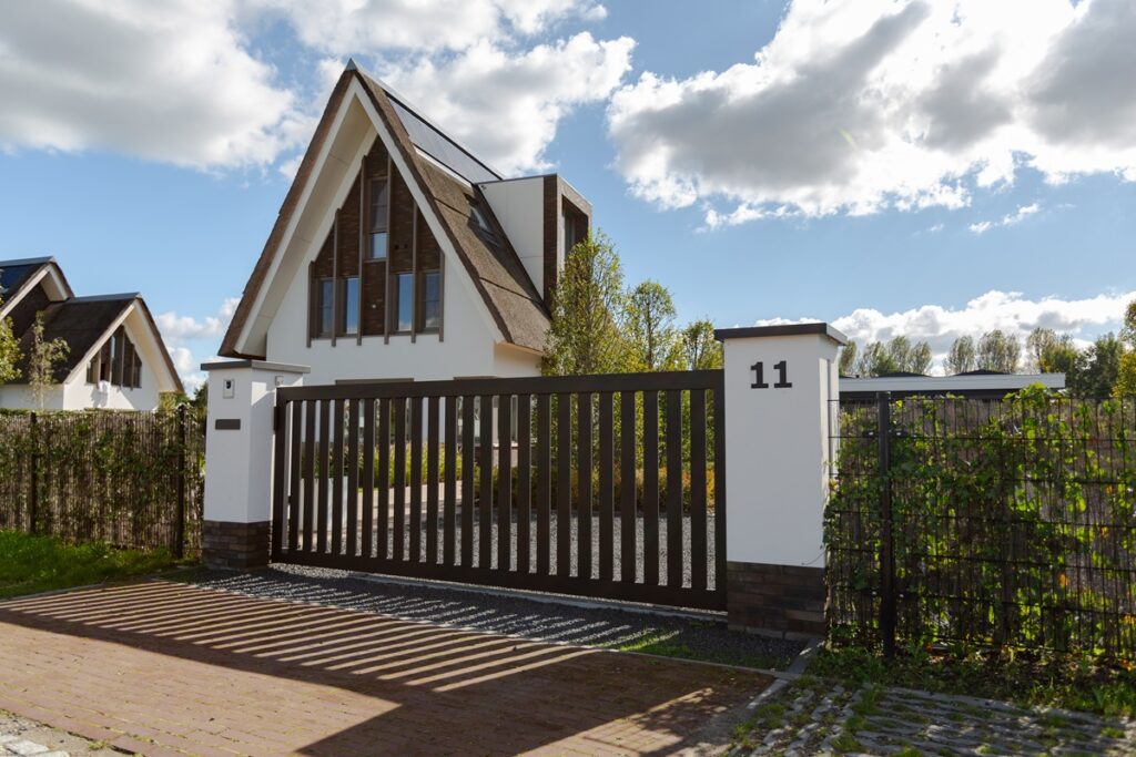 DJS Hekwerken - Tijdloze poorten - Luxury Gardens Platform 7