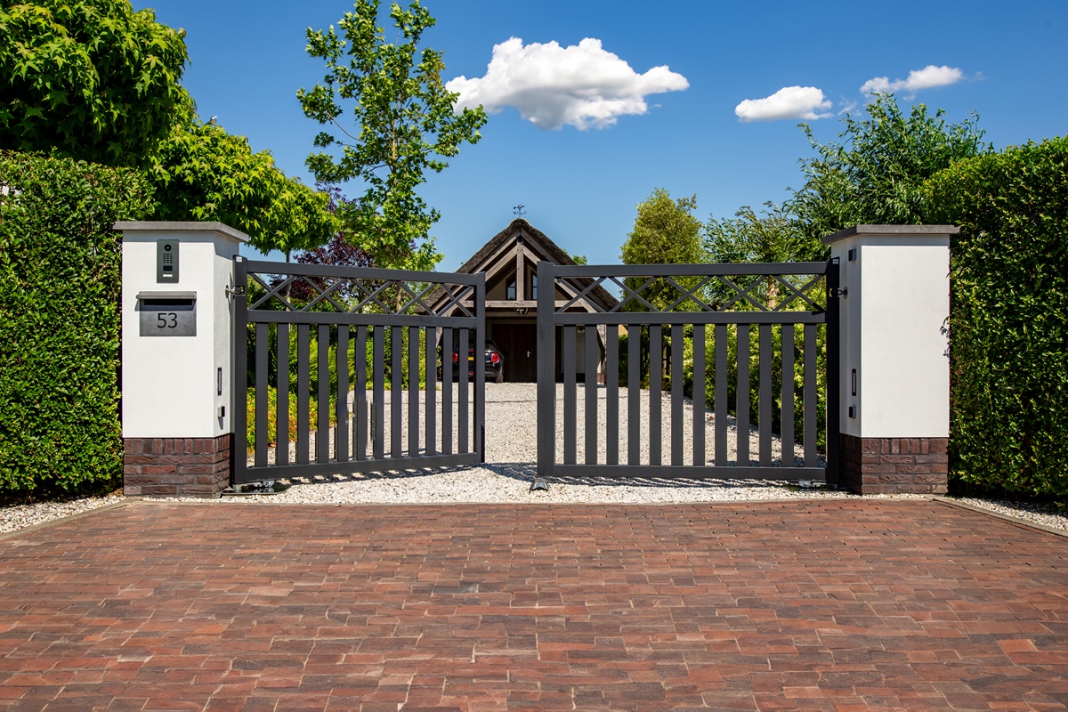 DJS Hekwerken - Tijdloze poorten - Luxury Gardens Platform