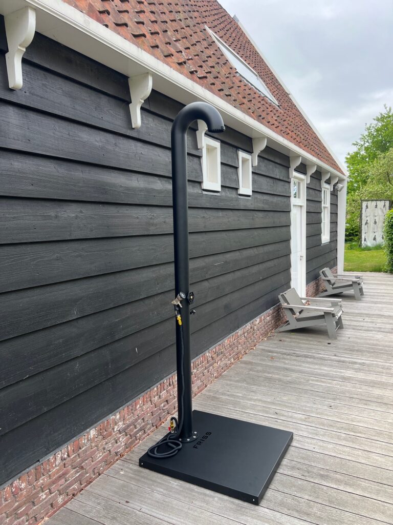 Friss Outdoor Buitendouche - Luxury Gardens Magazine