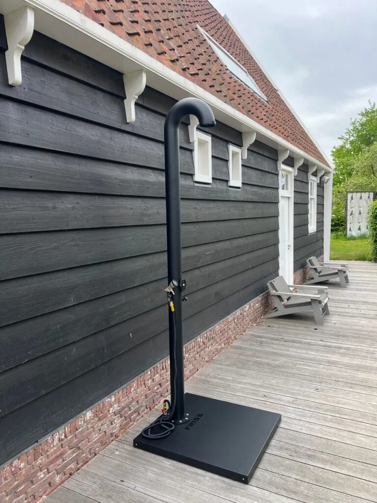 Friss Outdoor Buitendouche - Luxury Gardens Magazine