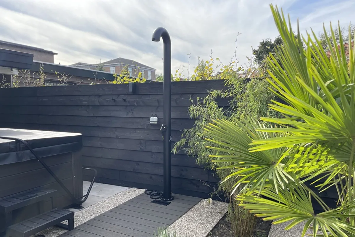 Friss Outdoor Buitendouche - Luxury Gardens Magazine