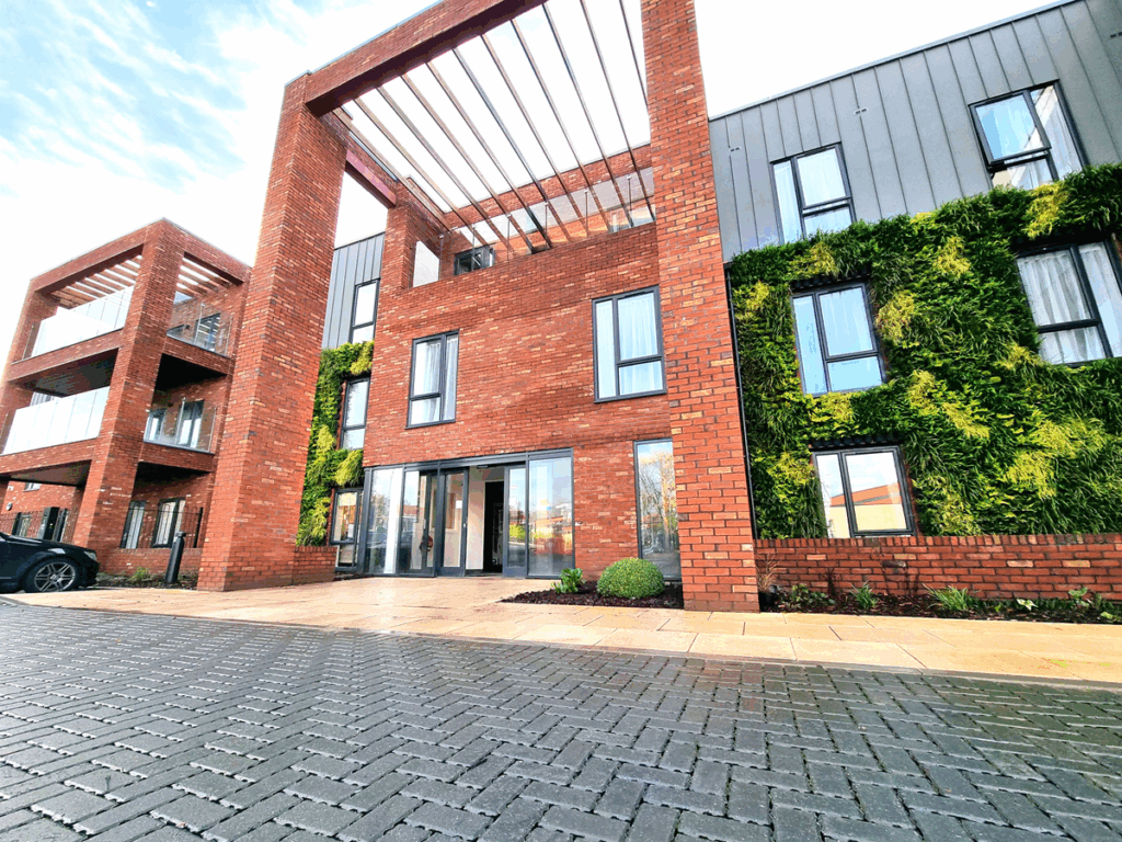 ADEZZ x Greeningup - Luxury Gardens Magazine