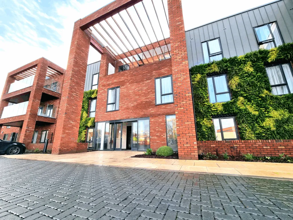 ADEZZ x Greeningup - Luxury Gardens Magazine