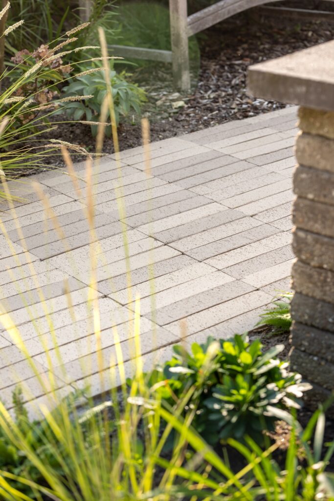 Galaton - Klinkers van FORMAAT - Luxury Gardens Magazine 2