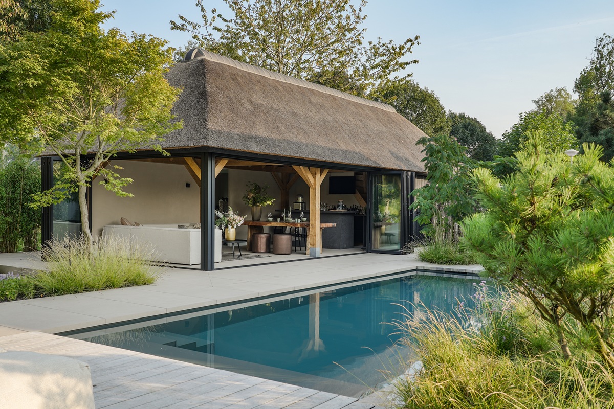 Meker Tuinen - Heeren van Eijck poolhouse - Robert Koelewijn Fotografie - Luxury Gardens Magazine 2