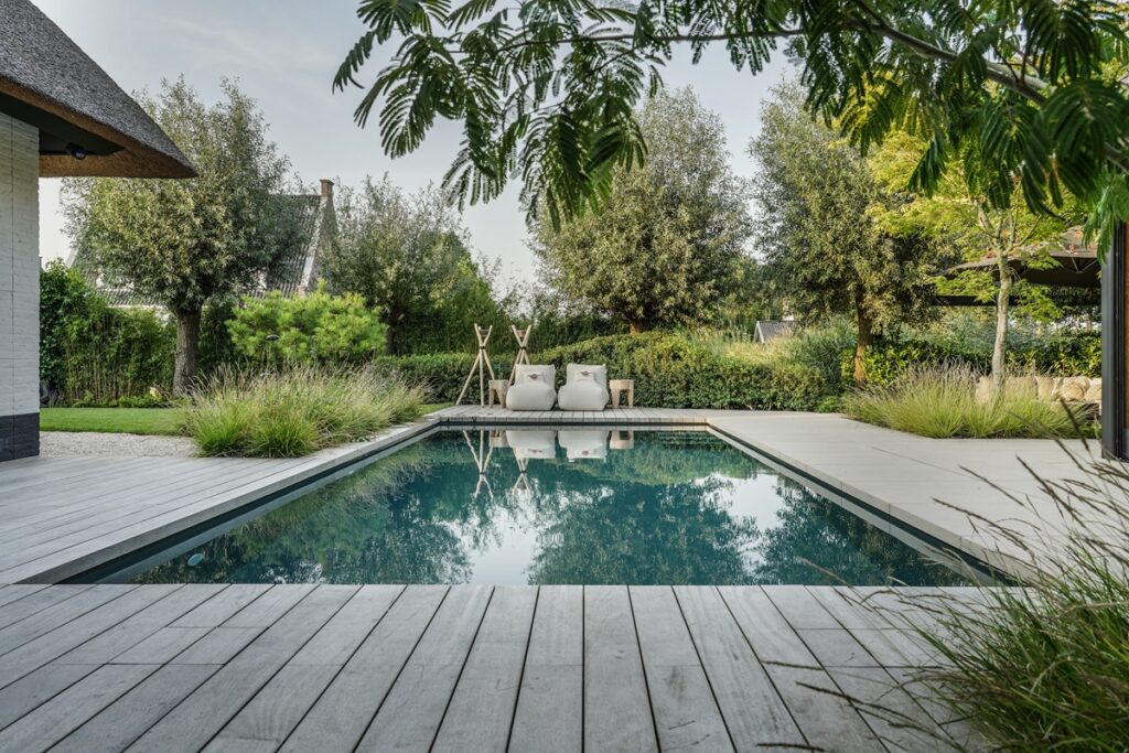 Meker Tuinen - Heeren van Eijck poolhouse - Robert Koelewijn Fotografie - Luxury Gardens Magazine 5