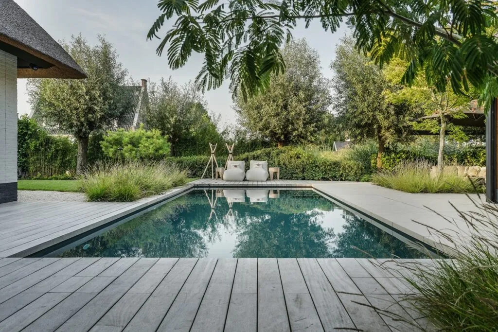 Meker Tuinen - Heeren van Eijck poolhouse - Robert Koelewijn Fotografie - Luxury Gardens Magazine 5