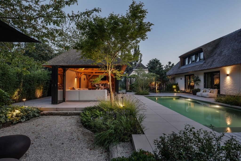 Meker Tuinen - Heeren van Eijck poolhouse - Robert Koelewijn Fotografie - Luxury Gardens Magazine 6