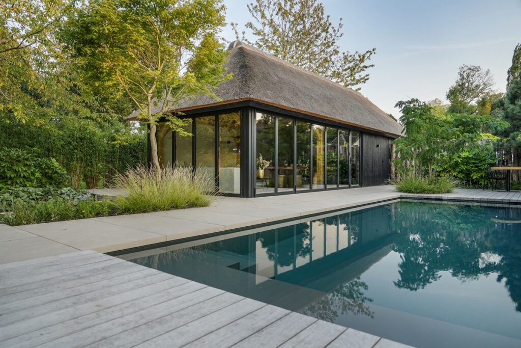 Meker Tuinen - Heeren van Eijck poolhouse - Robert Koelewijn Fotografie - Luxury Gardens Magazine 9