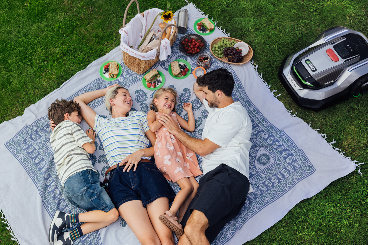 EGO AURA robotmaaier - Luxury Gardens Magazine