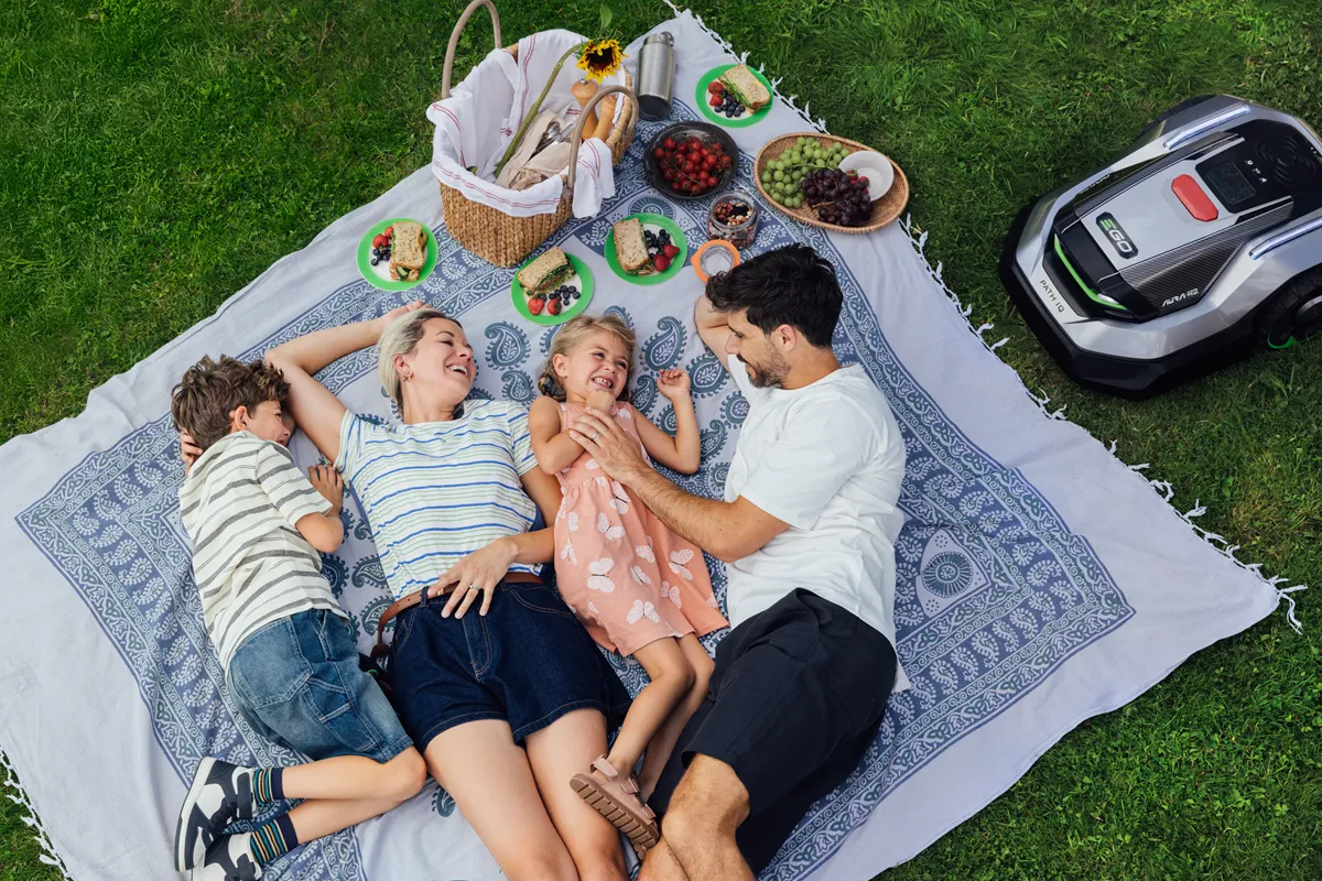 EGO AURA robotmaaier - Luxury Gardens Magazine