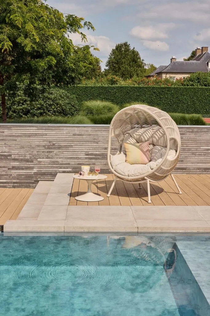 Nuna-Nova-SUNS-Loungechair - Luxury Gardens Magazine