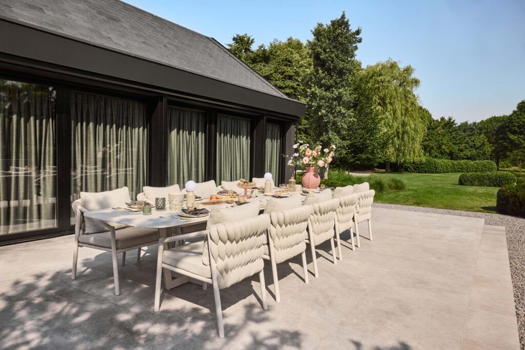 Palermo-Sato-SUNS-Diningtable - Luxury Gardens Magazine