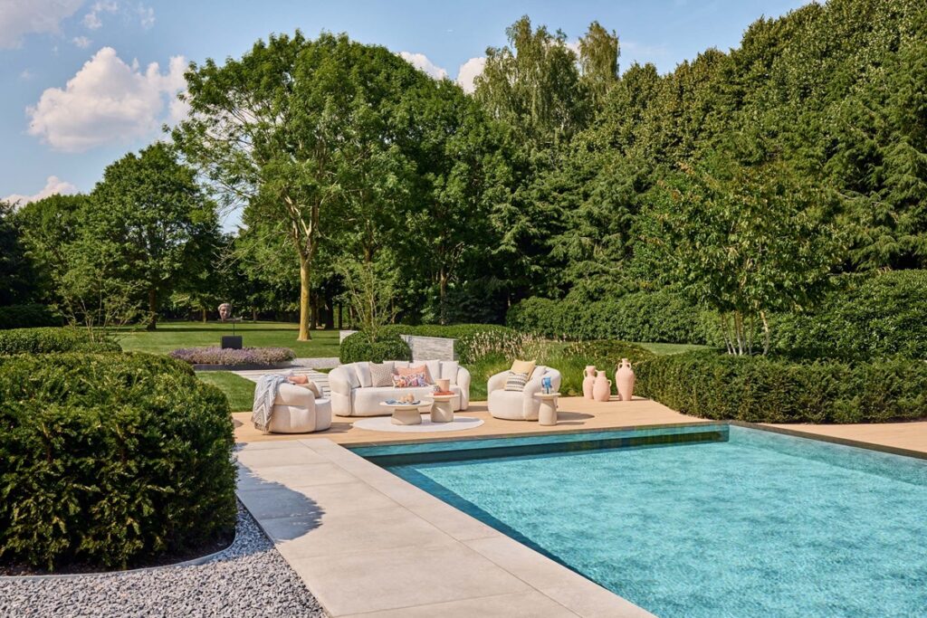 Venosa-Farzi-Veneto-SUNS-Sofaset - Luxury Gardens Magazine