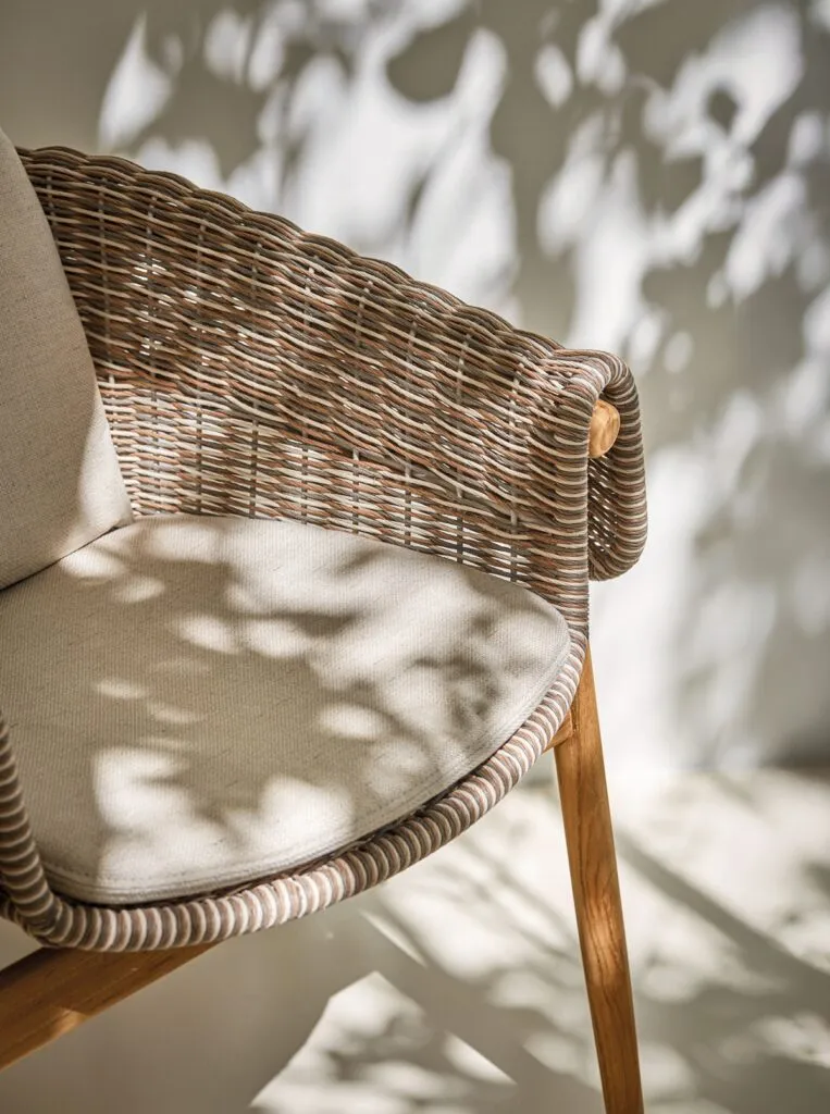 Gloster Wrap & Kasha dining - Luxury Gardens Magazine
