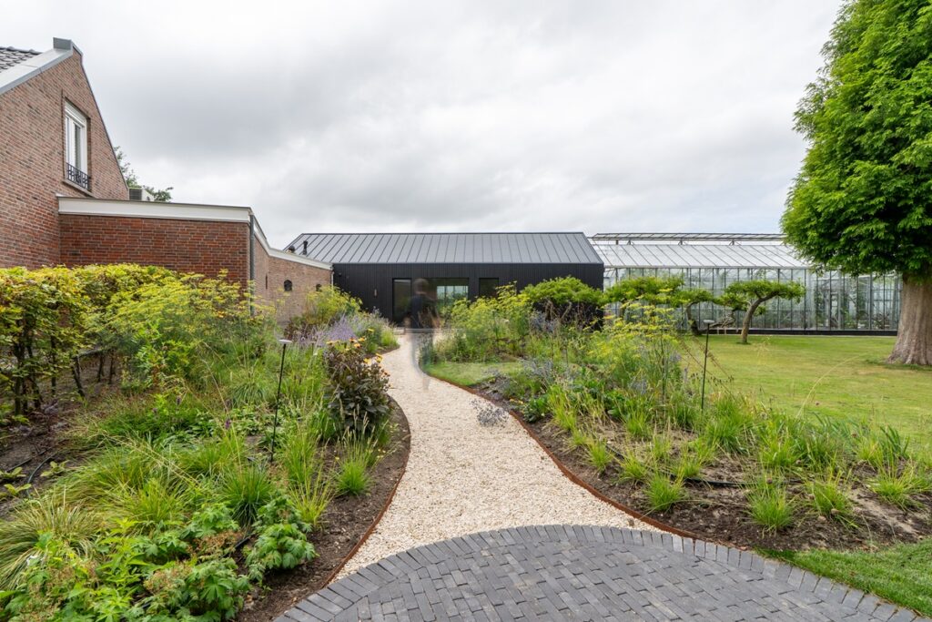 Silvio Vermeer Studio - Luxury Gardens Magazine 1