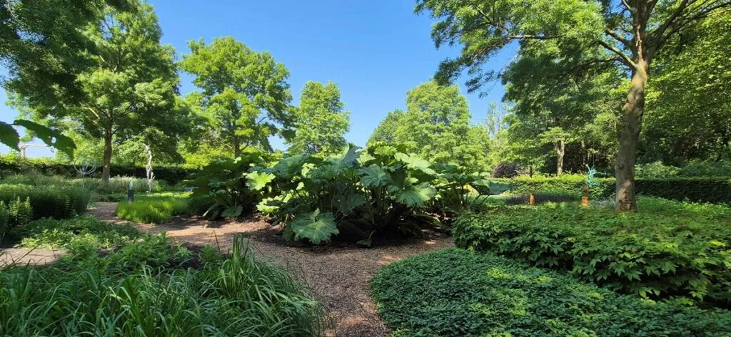 Big Art Garden - Luxury Gardens Magazine