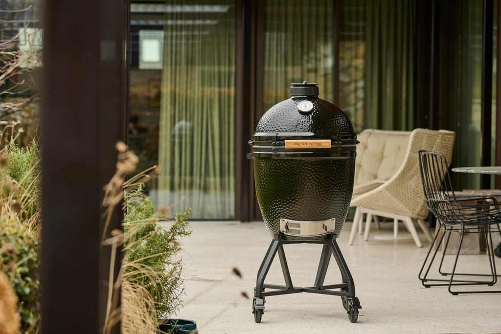Big Green Egg -The Onyx - Luxury Gardens Magazine