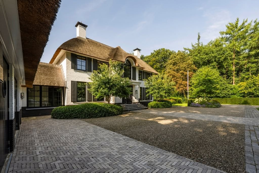 Voortuin bij villa