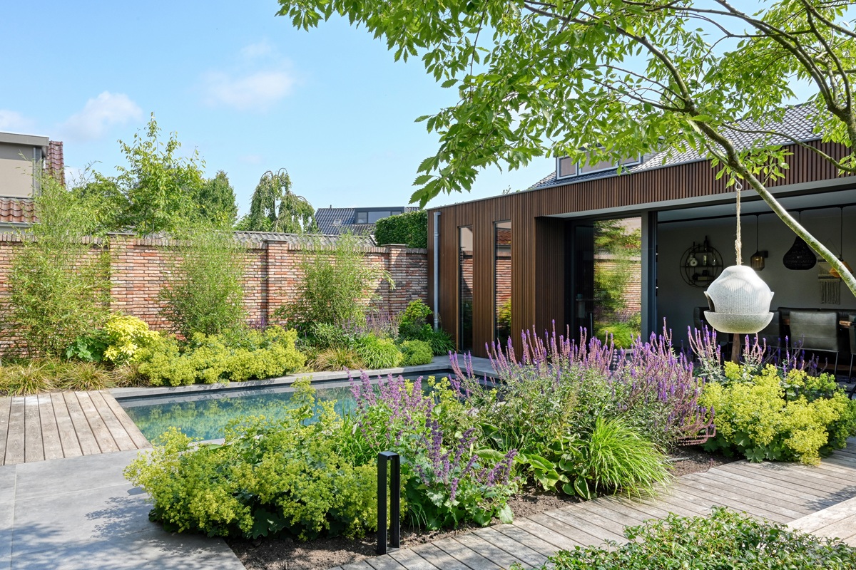 De Hoog Hoveniers - Jaro van Meerten - luxe tuin met tuinkamer en zwembad