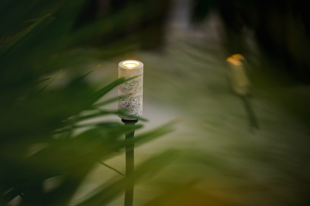 luxe tuin met tuinverlichting