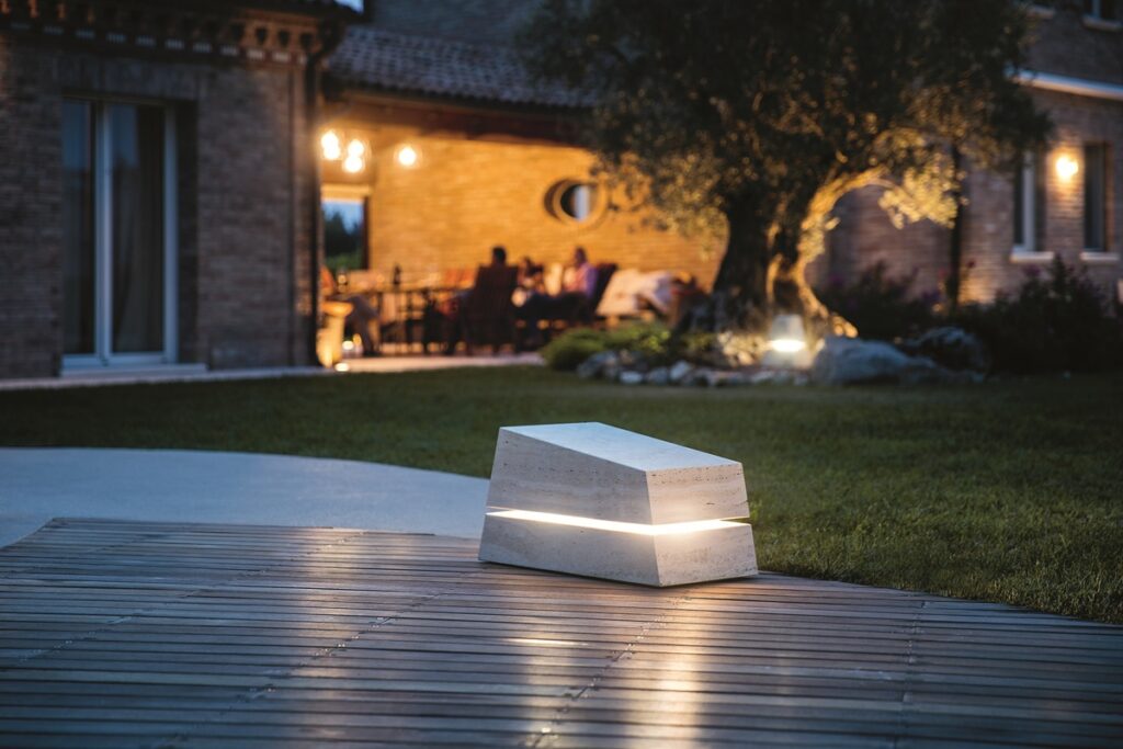 luxe tuin met tuinverlichting