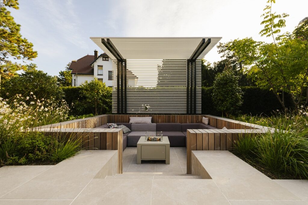 Luxe zitkuil met bijzondere zonwering