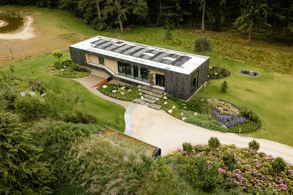 Villa met luxe tuin in bosrijk gebied
